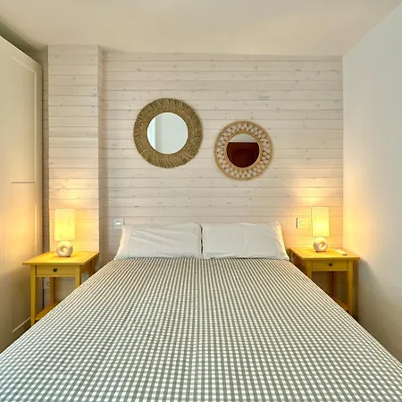 Apartment La Casita 2br - Pool, Parking & Aircon